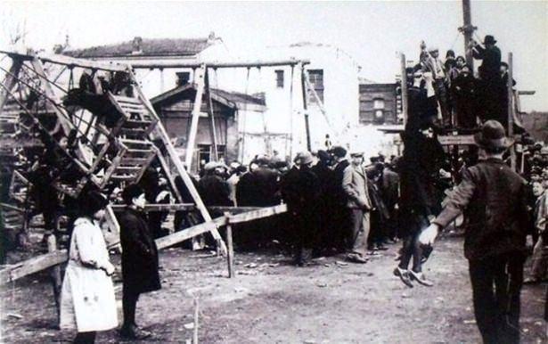 <p>Cinci Meydanı'nda kurulan panayır alanı (1930'lu yıllar. Kadırga)</p>