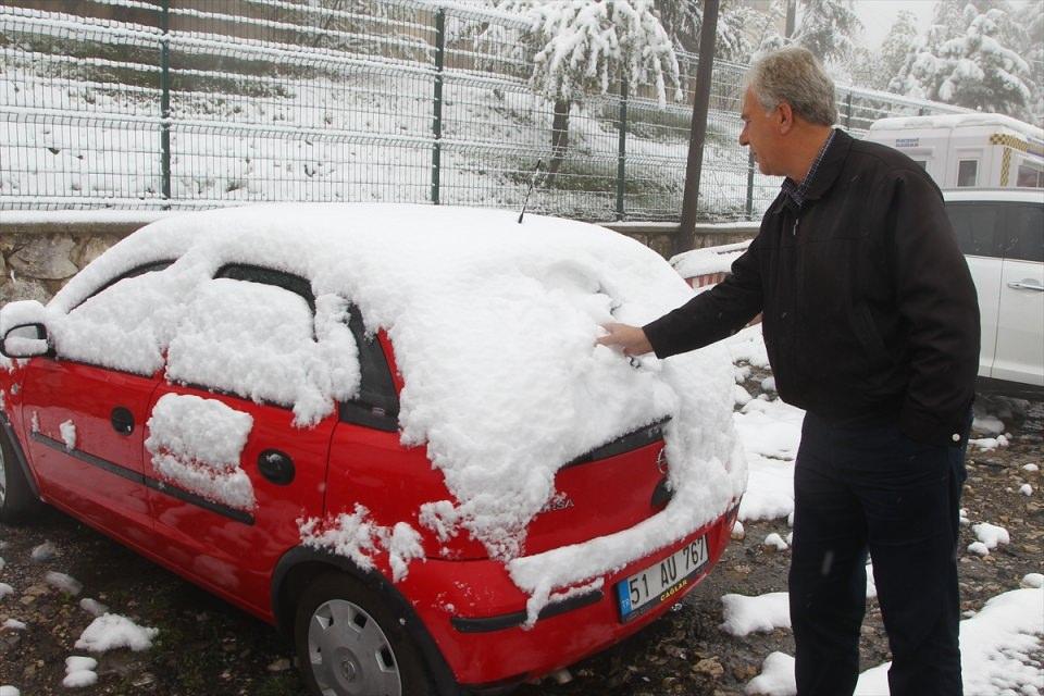 <p>Kırklareli'nin yüksek kesimlerinde kar yağışı etkili oluyor. </p>
