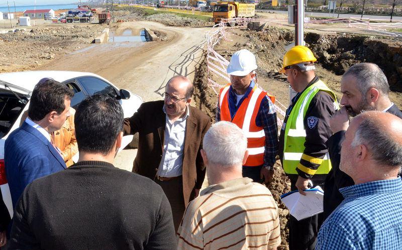 <p>Yaklaşık 30 milyon liraya mal olacak tahkimat çalışmalarının tamamlanması sonrası tarihi Gülcemal Vapuru'nun ismini taşıyan bu güzel proje, bütün sosyal ve kültürel etkinlikleri, tematik alanları ile insanlarımızın oltasını atıp balık tutabileceği yerler dahil olmak üzere vatandaşımızın hizmetine sunulmuş olacak."</p>
