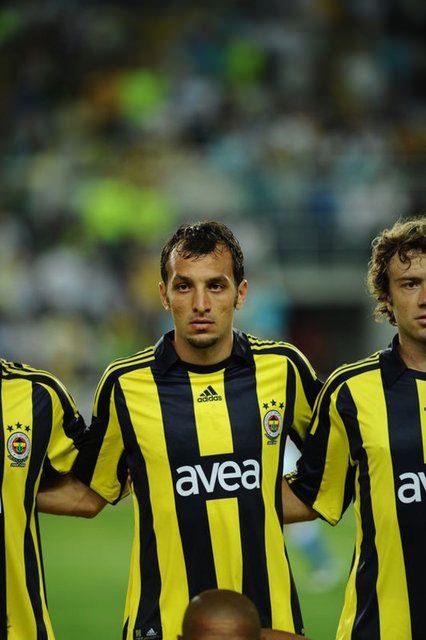 <p>Edu Dracena - Yaşı: 33 - Takımı: Corinthians (Brezilya)</p>
