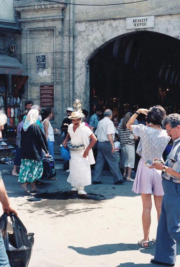 <p>1988<br />
Beyazıt Kapısı</p>
