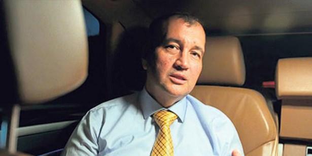 <p>Murat Ülker, halen Bünyesinde Ülker markasını da barındıran yiyecek ve içecek sektöründe lider olan Yıldız Holding'in Yönetim Kurulu Başkanlığı görevini yürütmekte. 2014 itibariyle yine Forbes'in yaptığı araştırmaya göre Ülker, 3.7 milyar dolarlık servetiyle Türkiye'nin en zengin ismi.</p>
<p> </p>