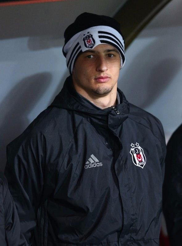 <p>Matej Mitrovic (4,00 mil. €)<br />
<br />
Artış: 1,00 mil. € (33,3 %)</p>
