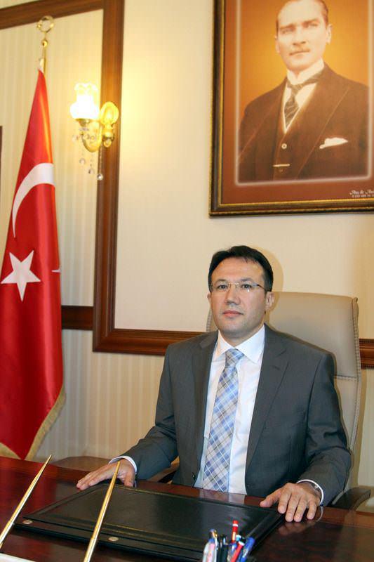 <p>Erzincan Valisi Abdurrahman Akdemir Merkez Valisi</p>
<p> </p>