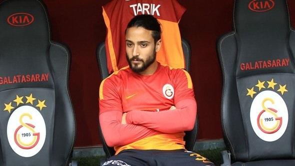 <p><strong>TARIK ÇAMDAL HÂLÂ DİRENİYOR</strong></p>

<p> </p>

<p>19 gün önce kadro dışı bırakılan Tarık Çamdal, Umut Bulut ve Olcan Adın, G.Saray’dan daha iyi kazandığı için gelen teklifleri düşük bulup gitmeye yanaşmıyor. </p>
