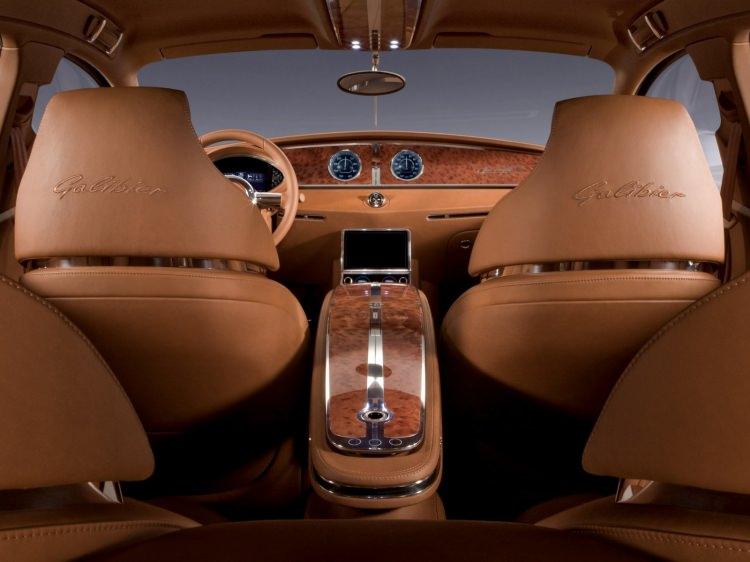<p>Tabi Bugatti tek model üzerinden gittiğinden, bu 4 kapılı modelin Chiron'un yerini alabileceği belirtiliyor.</p>
