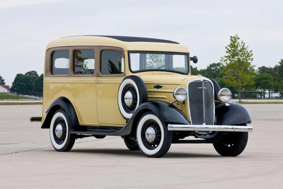<p>Chevrolet Suburban 1935</p>
