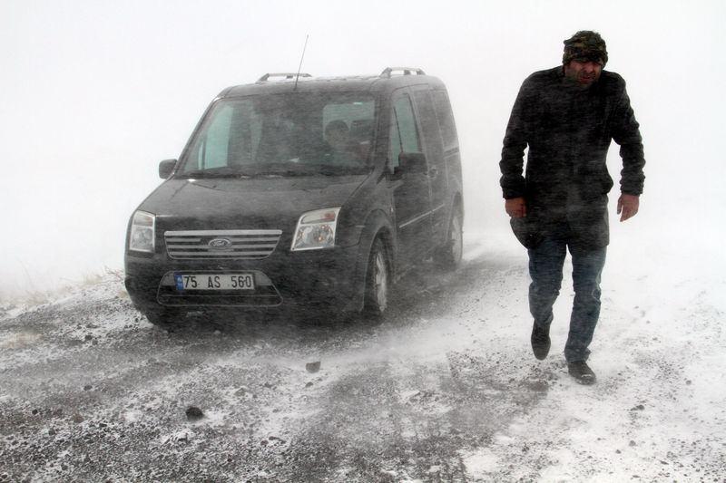 <div>Bölgede en düşük hava sıcaklığı sıfırın altında 3 derece ile Ardahan'da ölçüldü.</div>
<div> </div>