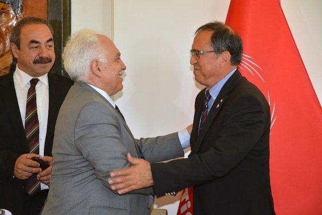 <p><strong>EMEKLİ TÜMGENERAL AHMET YAVUZ: BALYOZ MAĞDURUYDU</strong></p>
<p>Balyoz davasında 18 yıl hapis cezasına çarptırıldı ve 40 ay hapis yattı. Tahliyesinin ardından, sık sık televizyon ekranlarına çıkarak TSK mensuplarına kurulan kumpası anlattı.</p>