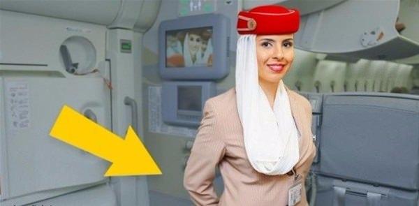 <p>Ancak bu fikir oldukça yanlış, hosteslerin bu hareketi yapmalarının aslında oldukça basit bir nedeni var.<br />
<br />
Uçakların kalkışı esnasında hostesler gelen yolcuları karşılarken bir yandan da eksik yolcunun olup olmadığını belirlemeleri gerekir.</p>

<p> </p>

<p> </p>
