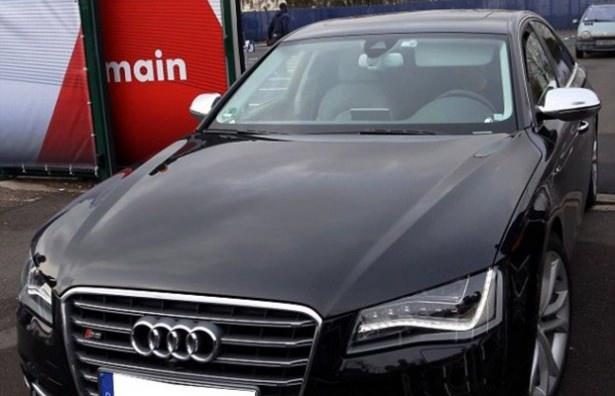 <p><span style="color:rgb(253, 253, 253)">David Beckham</span><br />
<span style="color:rgb(253, 253, 253)">Audi S8</span></p>
