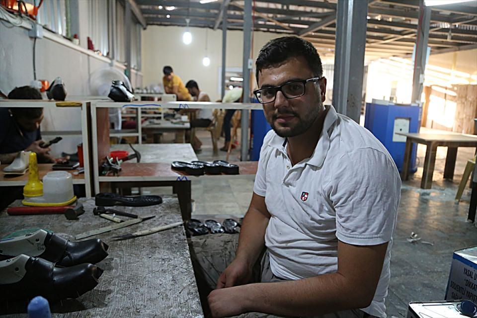 <p> Şu ana kadar 5 bin çift ayakkabı ürettik. Kurs sonunda meslek sahibi olacağımız gibi yaptığımız ayakkabıları satıp para da kazanacağız. Vesile olanlardan Allah razı olsun. " diye konuştu.</p>