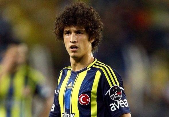 <p>SALİH UÇAN | Potansiyeliyle Bucaspor'dan, Fenerbahçe'ye transfer olup akabinde Serie A takımlarının radarına giren Milli yıldızımız Salih Uçan'a geldi sıra. Roma'da geçen 2 yılda geriye mi yoksa ileriye mi gitti dediğimiz bir kariyerin öznesi. Bakalım tekrar döndüğü yuvasında bu kez neler yapabilecek?</p>

<p> </p>
