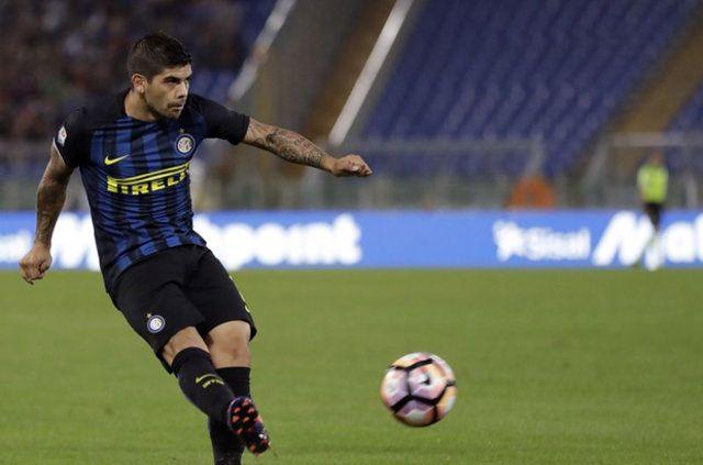 <p>94. Ever Banega</p>
