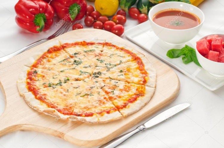 <p>14. Pizza yiyecekseniz <strong>ince hamur </strong>olanlarını tercih edin. </p>
