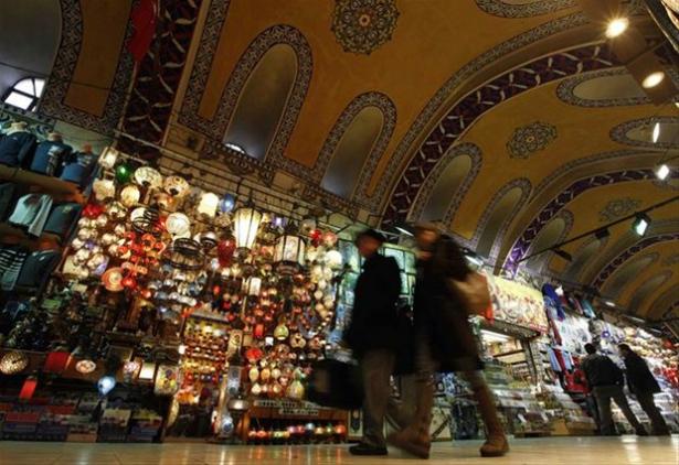 <p>İstanbul'un simgelerinden Kapalıçarşı'da 64 sokak, 4000 dükkan ve 25 bin çalışan bulunması.</p>
