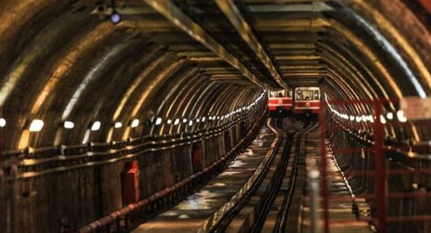 <p>Dünyanın en eski ikinci metrosu olan "Tünel"in 1875 yılında hizmete girmesi.</p>
