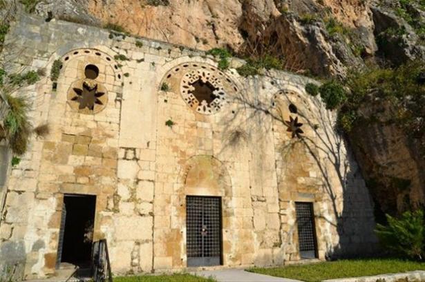 <p>Bilinen ilk Hristiyan kilisesinin Antakya'da bulunması.</p>
