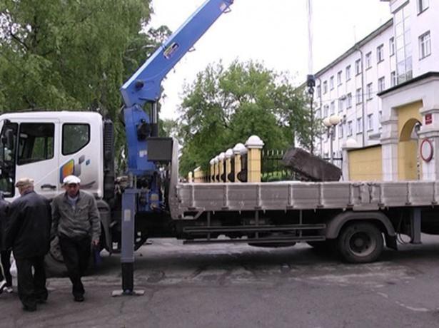 <p>Rusya'nın Novokuznetsk şehrinde yanlış park eden sürücülere ağır ceza..</p>

<p> </p>
