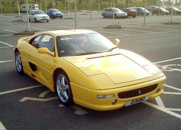 <p>Pistonheads isimli web sitesi, lüks otomobil sahiplerini utandıracak bir çalışmaya imza attı. Siteye gönderilen 6 binden fazla fotoğrafta Lamborghini’den Rolls Royce’a, Ferrari’den Porsche’ye kadar çok sayıda lüks otomobilin yaptığı park hatalarını gösteren görüntü yer alıyor.</p>
<p> </p>