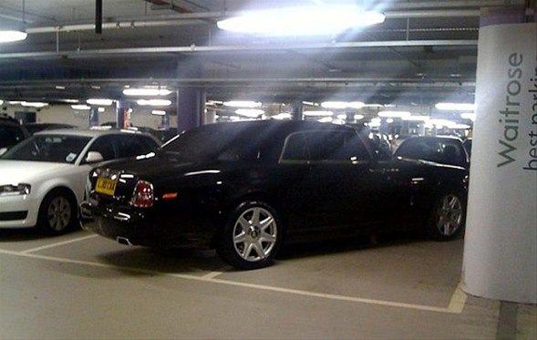 <p>İnternet sitesi yöneticileri ‘bad parking’ (hatalı park) ismini verdikleri kategoriye gönderilen yüzlerce fotoğrafa dikkat çekerek lüks araç tutkunlarını utandırmayı amaçladıklarını söylüyor.</p>
<p> </p>
