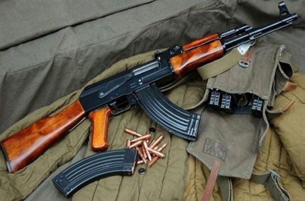 <p>AK-47</p>

<p>Bu tüfek günümüzde yaşanan savaşlarda sahada en çok gördüklerimiz arasında.</p>

<p> </p>
