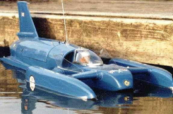 <p>kırarken Mavi Kuş adlı deniz aracı ile 510 kilometreye ulaştığı sırada kaza geçirip feci şekilde öldü.</p>

<p> </p>
