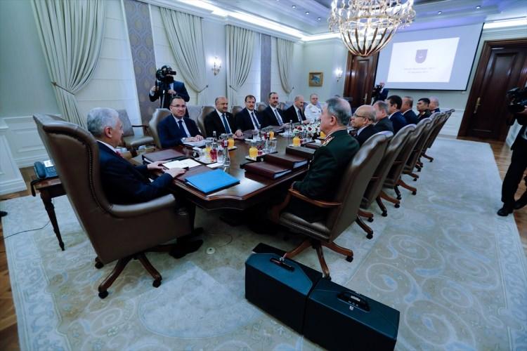 <p><strong>YAŞ ÜYELERİNDE DEĞİŞİKLİK</strong><br />
<br />
Yüksek Askeri Şura'nın yapısındaki en büyük değişiklik ise FETÖ'nün 15 Temmuz darbe girişiminin ardından yaşandı.</p>