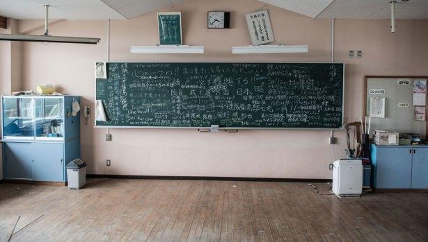 <p>24 bin yıl boyunca tehlike saçmaya devam edecek radyoaktif maddeler binlerce ton su ile denize aktı, toprağa, havaya karıştı.</p>