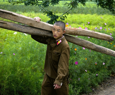 <p><span style="color:#D3D3D3">Fransız fotoğrafçı Eric Lafforgue dünyanın en kapalı ülkesi Kuzey Kore'yi görüntüledi.</span></p>
