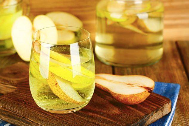 <p><strong>Armut ve adaçayı</strong></p>
<p><strong>Malzemeler:</strong> 10 taze adaçayı yaprağı, 1 misket limonu, 250 ml armut suyu, 250 ml soda, 1 armut, buz</p>