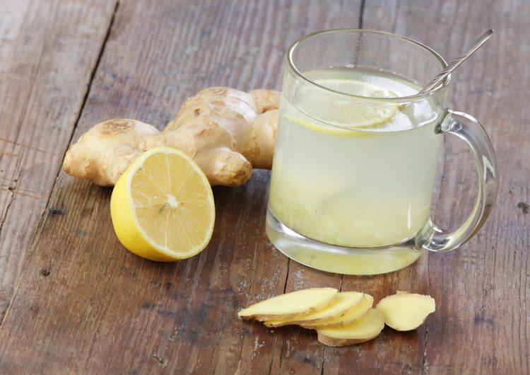 <p><strong>Nane şurubu ve zencefil eklenmiş limonsuyu</strong></p>
<p>Malzemeler: 4 misket limonu, arzu ettiğiniz kadar zencefil, nane, 1 lt soda, 1/2 bardak su, buz, şeker</p>