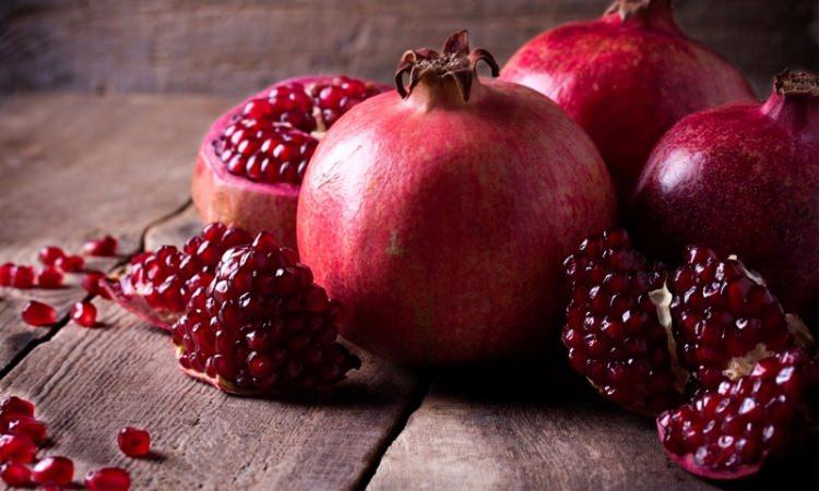 <p><strong>Nar</strong></p>

<p>Çekirdekleri kan hücrelerine benzer ve kalp sağlığı açısından önemli bir antioksidandır.</p>
