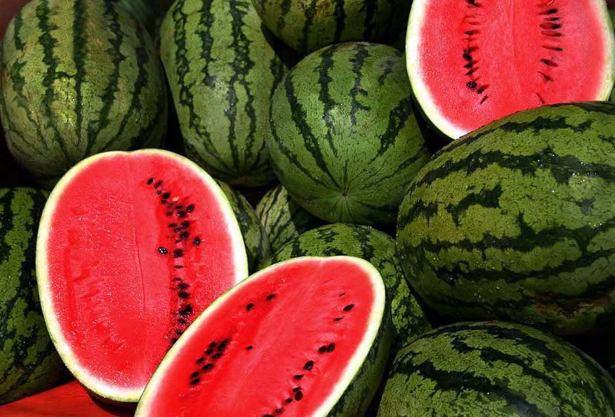 <p>Kalorisinin büyük bir bölümü karbonhidrattan geldiği için kan şekerinin kontrolünü bozmaması açısından,  tüketirken yanında peynir gibi bir protein kaynağı ile tercih etmeliyiz. </p>
