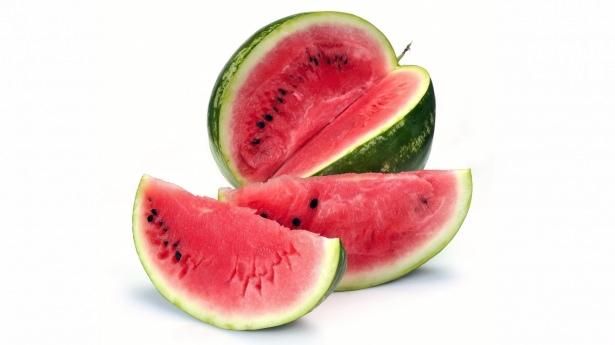 <p>Karpuz serinletici etkisi sayesinde menapoz dönemindeki kadınların ve hamilelerin kurtarıcısıdır.</p>
