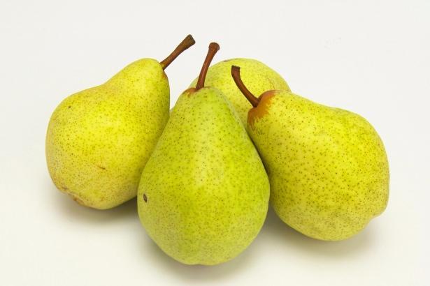 <p><strong>Armut:</strong> 1 orta boyu 1 porsiyon meyveye eş olan armut 100 gramında 12.4 gram karbonhidrat, 2.9 gram lif bulundurur.</p>
