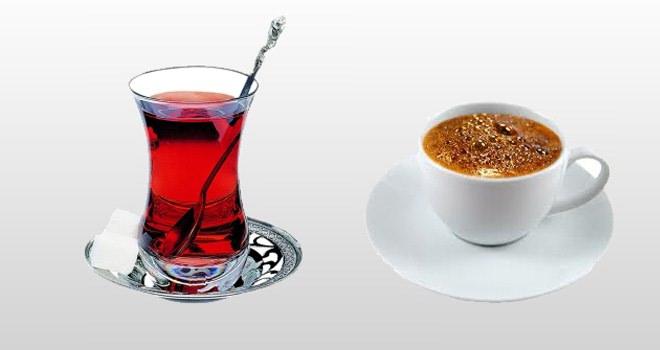 <p><strong>Çay ve kahve idrar söktürücü </strong>etkileri sebebiyle vücutta su kaybına neden oluyor. </p>
