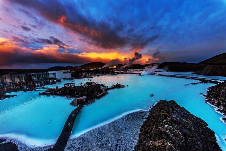 <p><strong>Blue Lagoon, İzlanda</strong></p>
<p>Muhteşem doğasından kaplıcalarına, <strong>karla kaplı dağlardan, </strong>şelalelerden oluşan bir ülke.</p>
