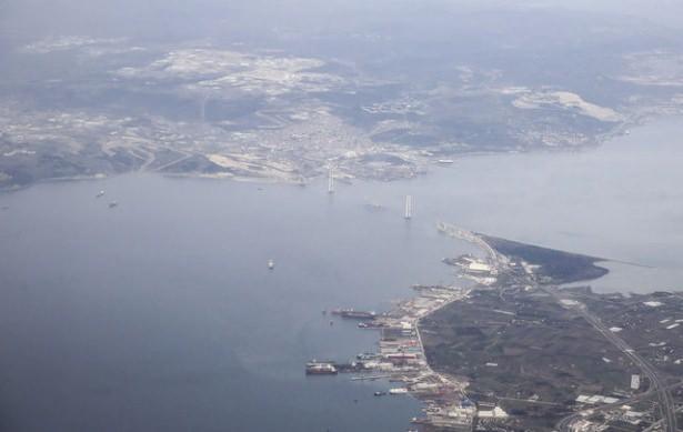 <p>Ulaştırma, Denizcilik ve Haberleşme Bakanı Binali Yıldırım, İzmir Körfez Geçiş Projesi'nin büyük oranda hazır olduğunu belirterek, "İzmir kamuoyundaki değerlendirmelerde, projeye destek yüzde 70'lerin üzerinde gözüküyor" dedi.</p>
<p> </p>