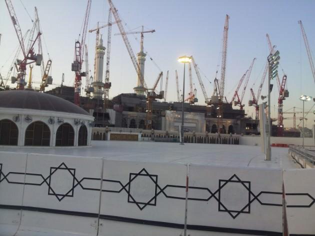 <p><strong>KABE'DE YAPILAN YENİ MESCİT</strong></p>
