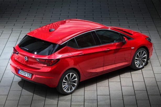 <p>İlk kez Frankfurt Otomobil Fuarı’nda tanıtılacak olan 2016 Opel Astra’nın ilk fotoğrafları yayınlandı.</p>

