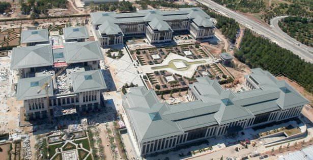 <p>Başbakanlık'ın bulunduğu blok ile diğer bloklar arasında doğrudan bağlantı yok.</p>
