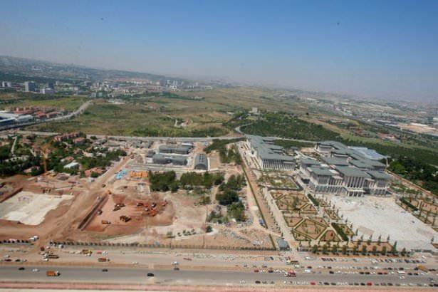 <p>Yasadışı dinlemelere karşı içinde özel yalıtımlı sağır oda oluşturuldu.</p>