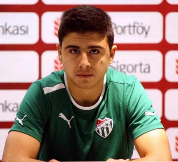 <p>2013 Akdeniz oyunları'nda gümüş madalya kazanan Türkiye U-19 takımında forma giyen Tufan, 2012 tarihinde Bursa'da UEFA Avrupa Ligi üçüncü eleme turunda KuPS Kuopio karşısında oynanan maçın 71. dakikasında attığı gol ile Avrupa kupalarında gol atan en genç futbolcu ünvanını elde etti.</p>