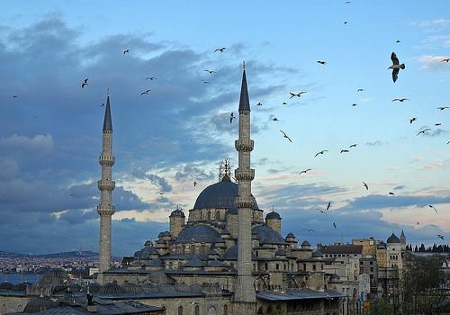 <p>Yeni Cami (eski adı: Vâlide Sultan Camii) (Dördüncü Mehmed'in annesi Hadice Tarhan Sultan)</p>