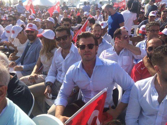<p>Kıvanç Tatlıtuğ-Kenan İmirzalıoğlu</p>
<p> </p>