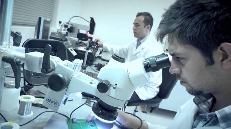 <p>Özgün bir milli sistem olarak geliştirilen Satha Atılan Orta Menzilli Mühimmat (SOM) Projesi’ni hayata geçiren TÜBİTAK SAGE, ileri teknolojili füze sistemleri konusunda önemli bir noktaya ulaştı.</p>