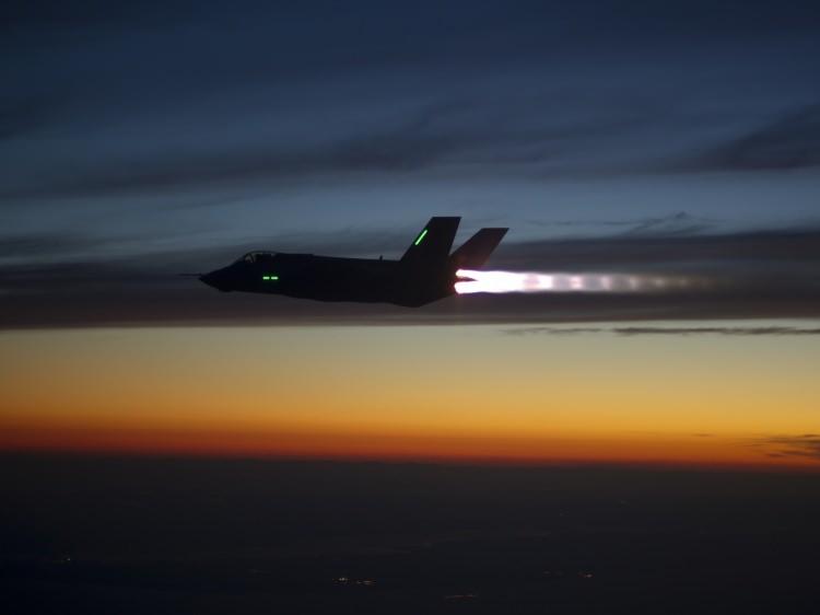 <p>Radardaki izi F-22 kadar küçük olamasa bile günümüz uçaklarından düşüktür.</p>