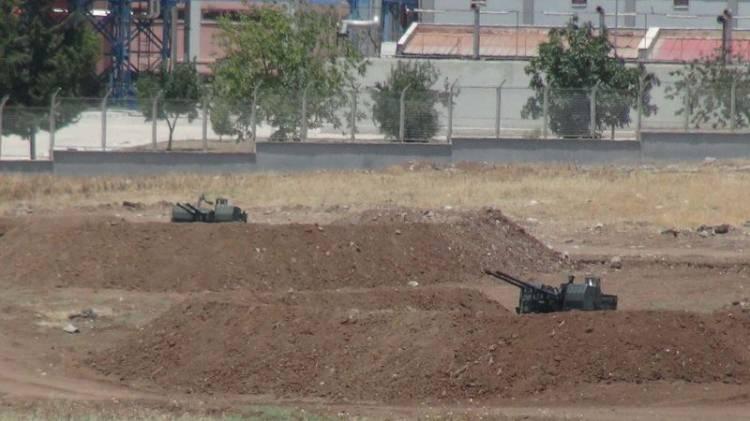 <p>SURİYE'nin IŞİD denetimindeki bölgelerden ateşlenen füze saldırılarına maruz kalan Kilis'e, yerli üretim 'Serhat' ve 'Korkut' hava savunma sistemi kurulmaya başlandı.</p>
