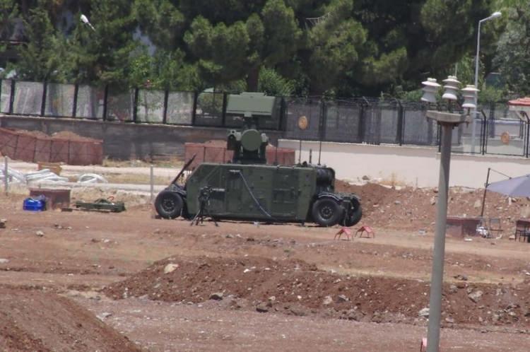 <p>IŞİD'in saldırılarına maruz kalan Kilis'teki güvenlik önlemlerinin arttırılması amacıyla Aselsan tarafından 'Korkut' adı verilen hava savunma sistemi ile 'Serhat' adı verilen radar üretildi. </p>
